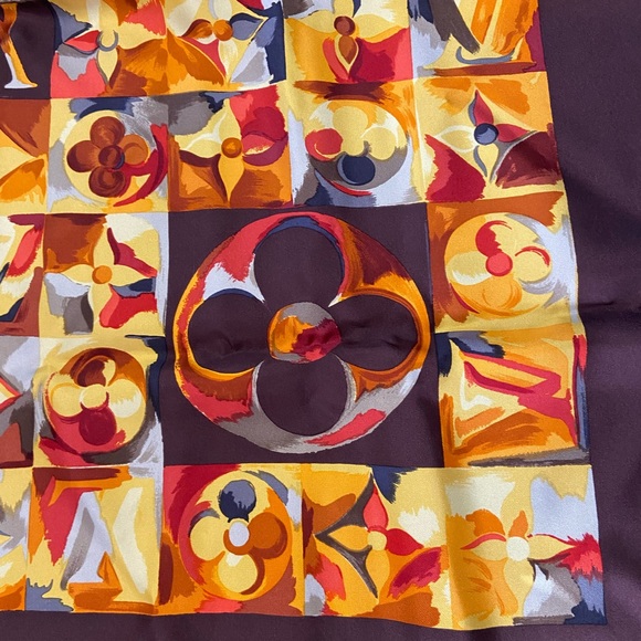 Authentic Louis Vuitton silk scarf - Picture 9 of 14